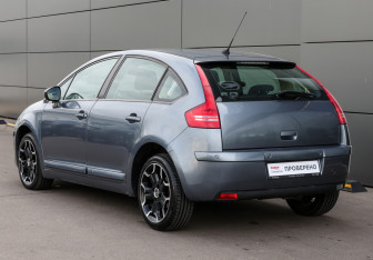 Подержанный автомобиль Citroen C4 Hatchback 2010 года (7 фото)