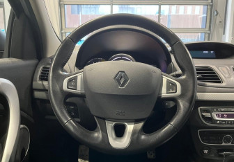 Подержанный автомобиль Renault Fluence 2012 года (16 фото)