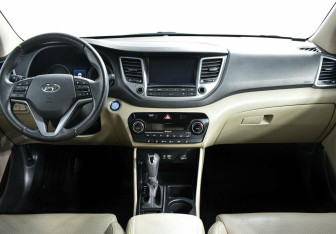 Подержанный автомобиль Hyundai Tucson 2015 года (8 фото)