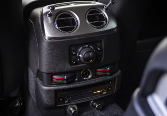 Подержанный автомобиль Rolls-Royce Ghost 2010 года (32 фото)