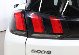 Подержанный автомобиль Peugeot 5008 Suv 2019 года (25 фото)