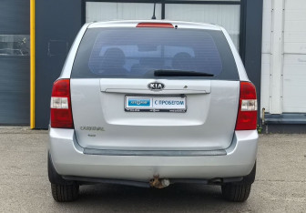 Подержанный автомобиль Kia Carnival 2009 года (6 фото)