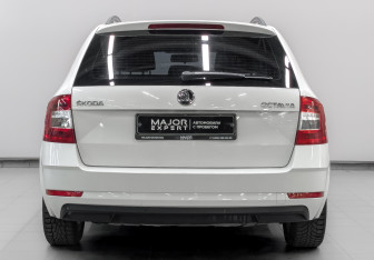 Подержанный автомобиль Skoda Octavia Wagon 2017 года (6 фото)