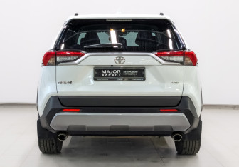 Подержанный автомобиль Toyota RAV4 2020 года (6 фото)