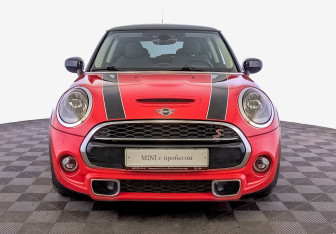 Подержанный автомобиль MINI Hatch 2020 года (2 фото)