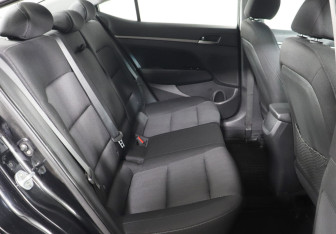 Подержанный автомобиль Hyundai Elantra Sedan 2017 года (9 фото)