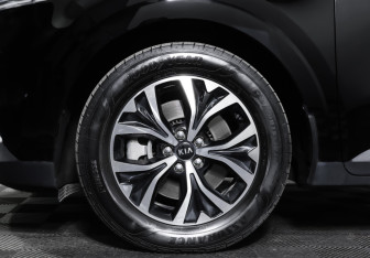 Подержанный автомобиль Kia Carnival 2020 года (27 фото)