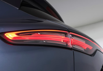 Подержанный автомобиль Porsche Cayenne 2018 года (24 фото)