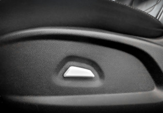 Подержанный автомобиль Москвич 3е 2023 года (21 фото)