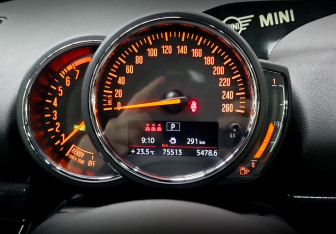 Подержанный автомобиль MINI Clubman Wagon 2021 года (13 фото)