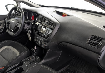 Подержанный автомобиль Kia Ceed Hatchback 2014 года (13 фото)
