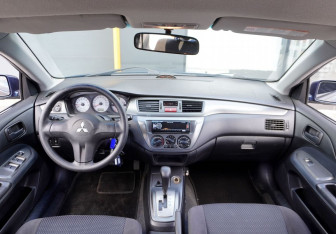 Подержанный автомобиль Mitsubishi Lancer Sedan 2007 года (11 фото)