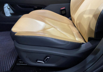 Подержанный автомобиль Changan UNI-V 2023 года (18 фото)