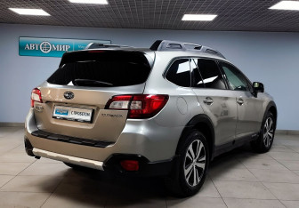Подержанный автомобиль Subaru Outback Wagon 2018 года (5 фото)
