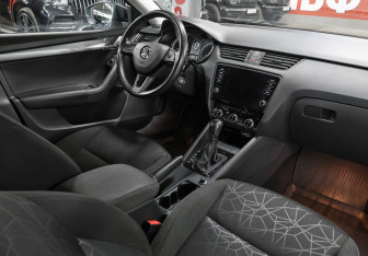 Подержанный автомобиль Skoda Octavia Liftback 2019 года (11 фото)