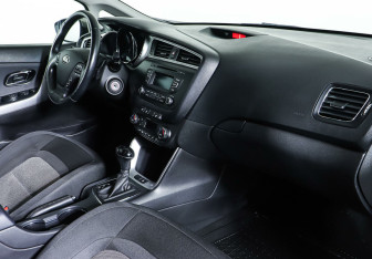 Подержанный автомобиль Kia Ceed Hatchback 2017 года (10 фото)