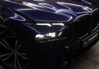 Подержанный автомобиль BMW X7 2022 года (30 фото)