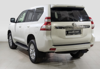 Подержанный автомобиль Toyota Land Cruiser Prado 2014 года (7 фото)