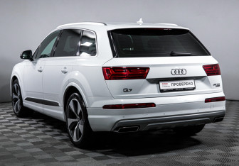 Подержанный автомобиль Audi Q7 2019 года (7 фото)