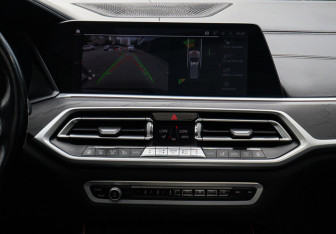 Подержанный автомобиль BMW X7 2020 года (19 фото)
