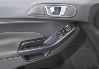 Подержанный автомобиль Ford Fiesta Hatchback 2018 года (11 фото)