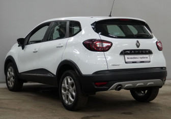 Подержанный автомобиль Renault Kaptur 2017 года (7 фото)