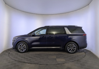 Подержанный автомобиль Kia Carnival 2021 года (8 фото)