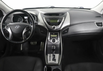Подержанный автомобиль Hyundai Elantra Sedan 2013 года (8 фото)