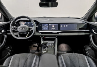 Подержанный автомобиль Geely Monjaro 2024 года (14 фото)