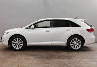 Подержанный автомобиль Toyota Venza 2010 года (8 фото)