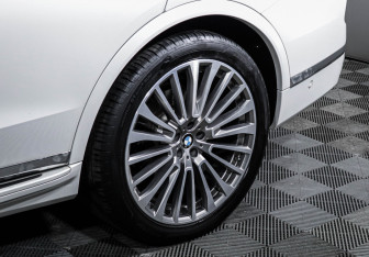 Подержанный автомобиль BMW X7 2020 года (15 фото)