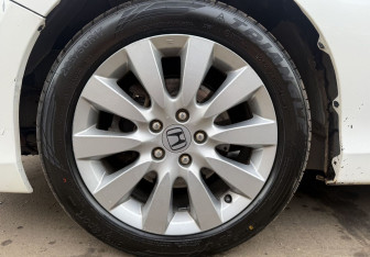 Подержанный автомобиль Honda Accord Sedan 2013 года (9 фото)