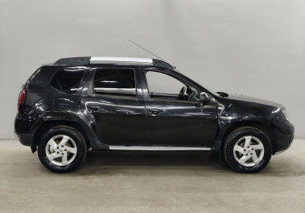 Подержанный автомобиль Renault Duster 2017 года (4 фото)