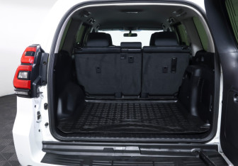 Подержанный автомобиль Toyota Land Cruiser Prado 2019 года (9 фото)