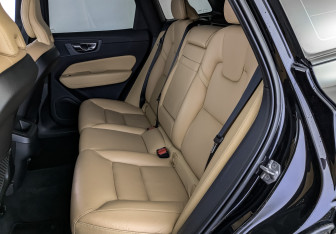 Подержанный автомобиль Volvo XC60 2020 года (18 фото)