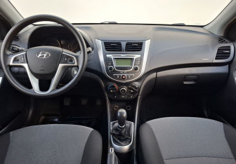 Подержанный автомобиль Hyundai Solaris Hatchback 2012 года (12 фото)