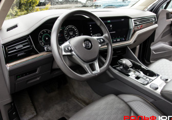 Подержанный автомобиль Volkswagen Touareg 2019 года (19 фото)
