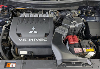 Подержанный автомобиль Mitsubishi Outlander 2020 года (12 фото)