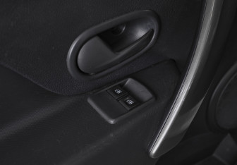 Подержанный автомобиль Renault Logan Sedan 2018 года (7 фото)