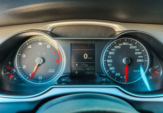 Подержанный автомобиль Audi A4 Sedan 2015 года (16 фото)