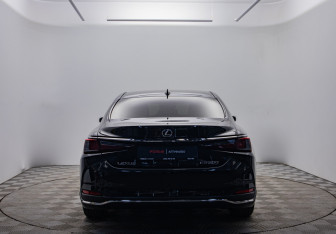 Подержанный автомобиль Lexus ES 2021 года (6 фото)