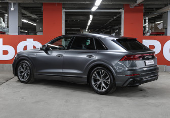 Подержанный автомобиль Audi Q8 2019 года (7 фото)