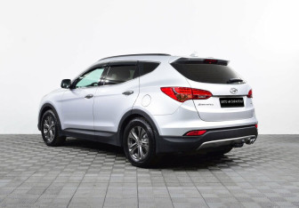 Подержанный автомобиль Hyundai Santa Fe 2012 года (5 фото)
