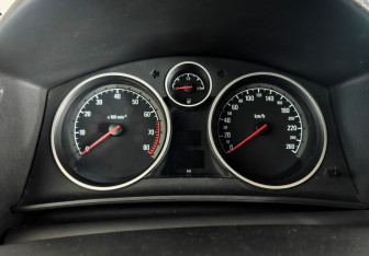 Подержанный автомобиль Opel Astra Hatchback 2007 года (13 фото)