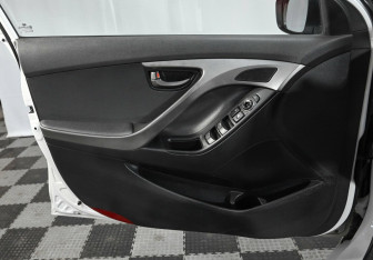 Подержанный автомобиль Hyundai Avante Sedan 2012 года (10 фото)