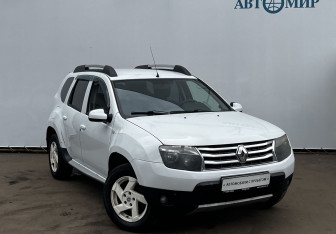 Подержанный автомобиль Renault Duster 2014 года (3 фото)