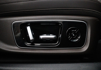 Подержанный автомобиль LiXiang L9 2024 года (10 фото)