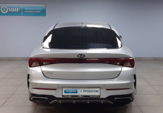 Подержанный автомобиль Kia K5 2020 года (6 фото)