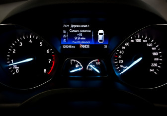 Подержанный автомобиль Ford Kuga 2017 года (14 фото)