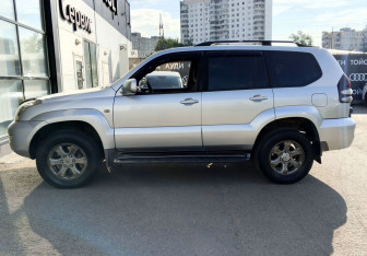 Подержанный автомобиль Toyota Land Cruiser Prado 2008 года (8 фото)